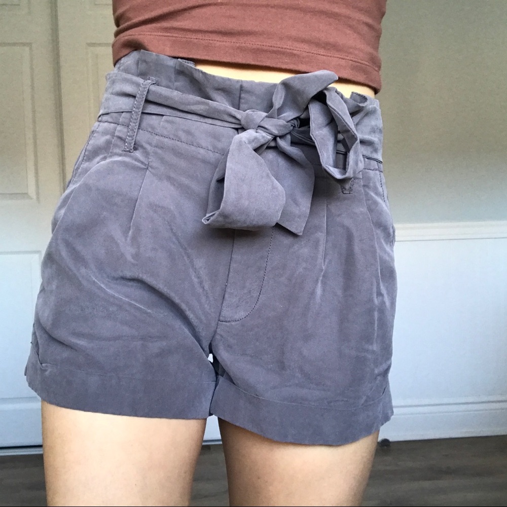 [🔥2 for $30 🔥] American Eagle Paperbag Light Grey Shorts. Women’s size US 00.